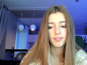 girl
        coy_amina_ cam image #207914