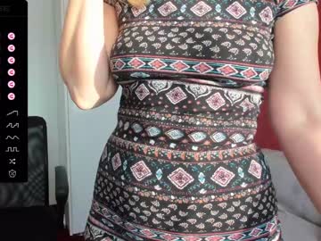 girl
        emilymilf__ cam image #1994069