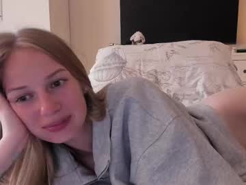 girl
        magic_couple13 cam image #4613775