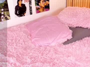 girl
        little_effy18 cam image #2886247