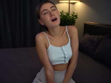 girl
        tessarosse_ cam image #1720690