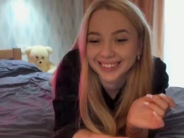 girl
        meryfoxxx cam image #629226