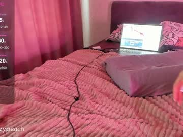 girl
        lizzy_peach cam image #3304594