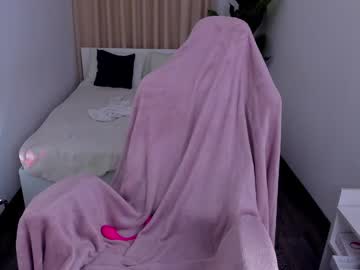 girl
        aerolady cam image #3584545