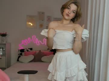 girl
        maya_blonde18 cam image #3730627