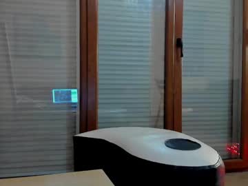 girl
        hotel77777 cam image #3944671
