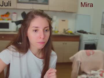 girl
        ihavepaws33 cam image #3910627