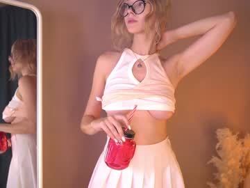 girl
        tessarosse_ cam image #3411369