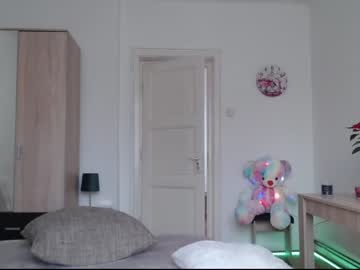 couple
        sexaddictcouple1 cam image #331979