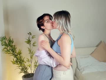 couple
        hoiiy_cute cam image #1462149