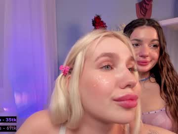 couple
        shy_dolls cam image #397142