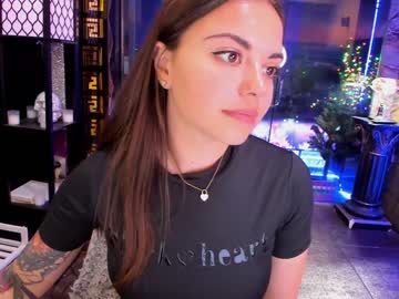 girl
        alma_pearl cam image #1197974