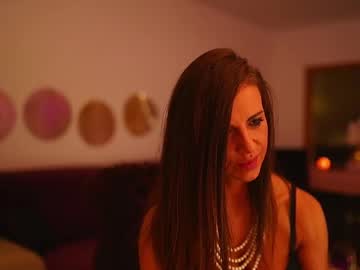 girl
        gloria_longoria cam image #3448569