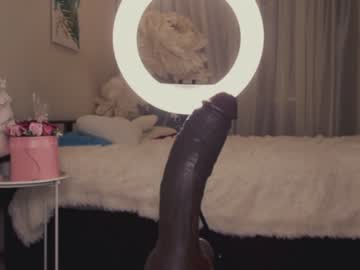 girl
        chery_lady22 cam image #2365392