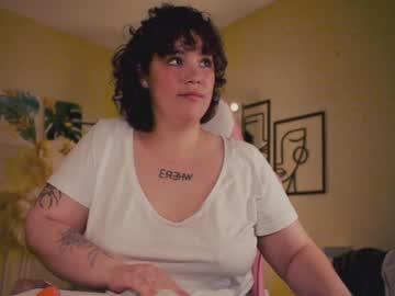 girl
        chery_lady22 cam image #3435372