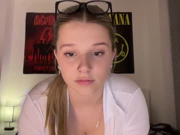 girl
        jessicapearsons cam image #4298387