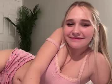 girl
        theoliviaclaire cam image #3783221