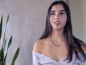 girl
        nika_la cam image #4570