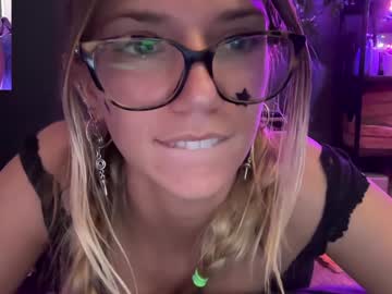 girl
        oliviahansleyy cam image #3511237