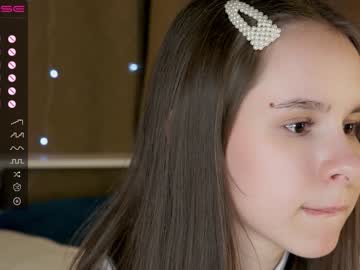 girl
        sophiapond cam image #722270