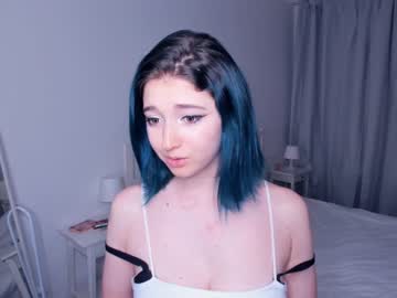 girl
        your_desssert cam image #1639437