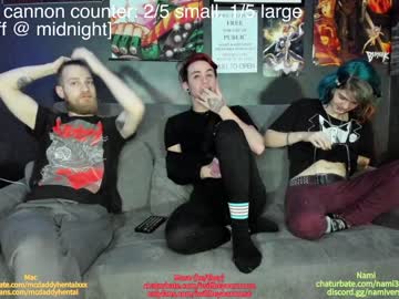 couple
        thecouchcast cam image #379096