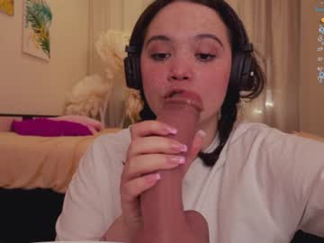 girl
        chery_lady22 cam image #1125771