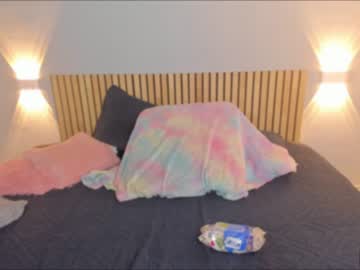 girl
        little_effy18 cam image #1540322