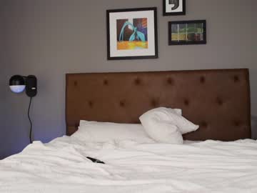 couple
        ari_lovexo cam image #2555012