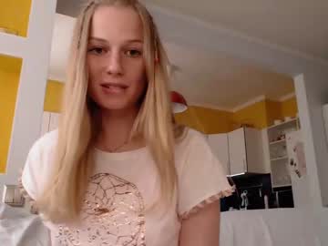 girl
        magic_couple13 cam image #1228068