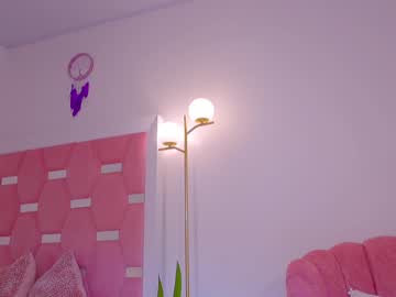 girl
        nicolle_mitchelle cam image #3306230