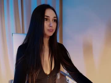 girl
        hollyextra cam image #4528734