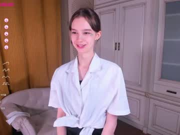 girl
        happiness_call cam image #821357
