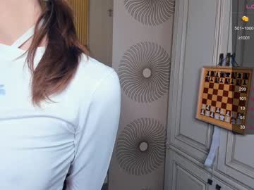 girl
        happiness_call cam image #1621074