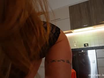 girl
        therealbonnieclydex cam image #745597