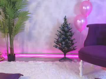 girl
        angelina_new cam image #2164412