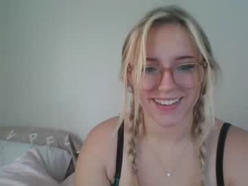 girl
        dumb_blonde69 cam image #1295478