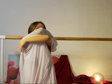 girl
        annesense cam image #870307