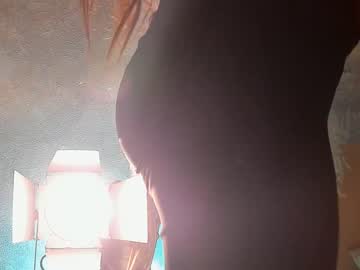 girl
        emilybatee cam image #1630127
