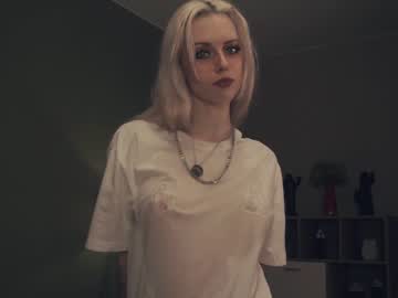 girl
        audreycarvin cam image #2420537