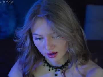 girl
        alexandra_demore cam image #4457656