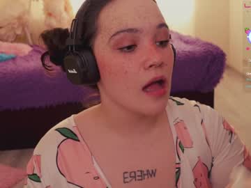 girl
        chery_lady22 cam image #838594