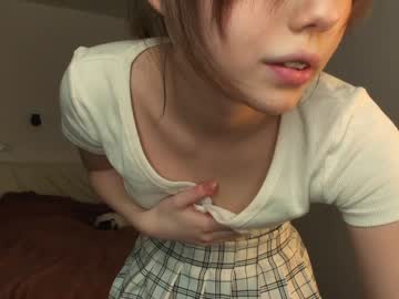 girl
        yohji_yamamotoo cam image #581788