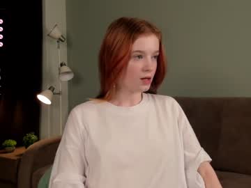 girl
        mineliaaa cam image #3075003