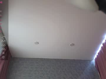 girl
        evasee cam image #3859550