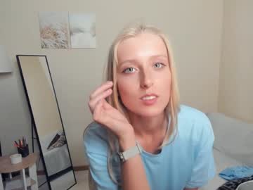 girl
        mindinclouds cam image #3303809