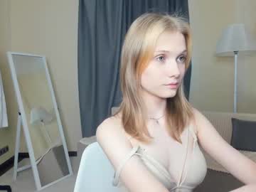 girl
        maidagentile cam image #3056550