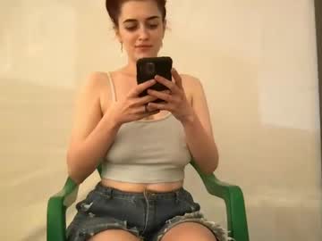 girl
        ps4pro cam image #1192399