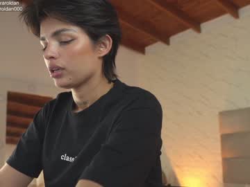 girl
        laura_roldan cam image #2257404