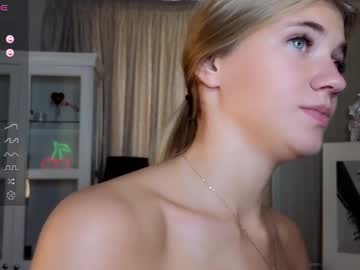 girl
        cute_fox_girl cam image #3296024